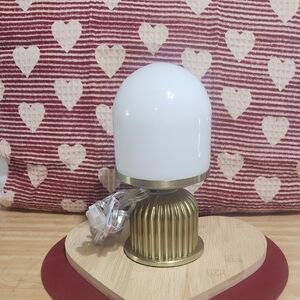 HEARTH&HAND with MAGNOLIA BRASS FLUTTED LAMP.